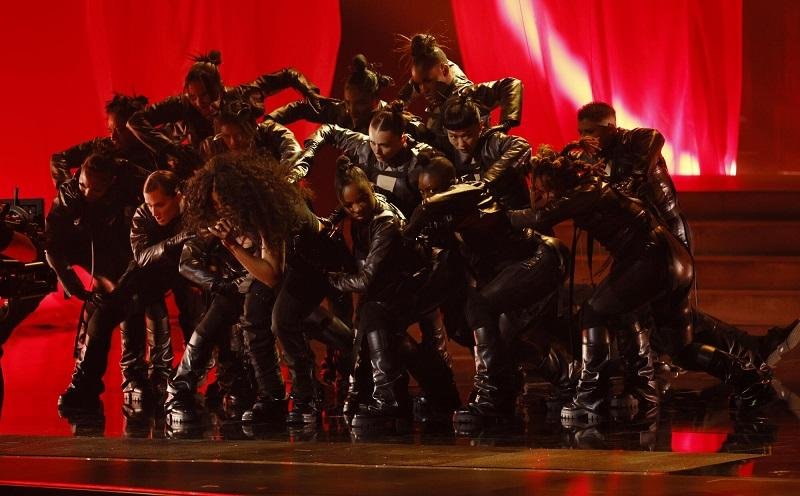 SZA performando Kill Bill