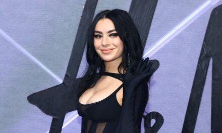 Charli XCX anuncia novo single ‘Von Dutch’; confira trecho