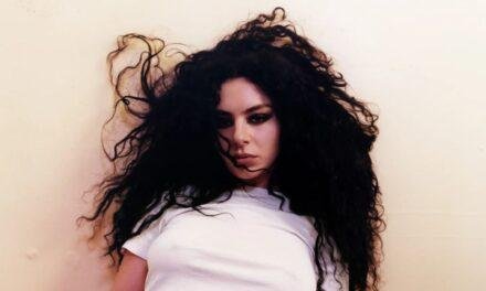 Von Dutch: Charli XCX lança clipe de novo single de ‘Brat’