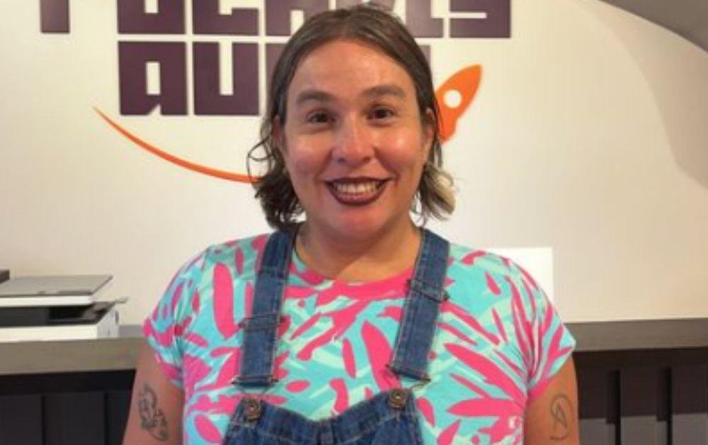 Alexia Vitória, dubladora da Barbie Trans