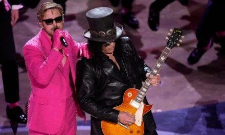 Slash se apresenta com Ryan Gosling no Oscar 2024