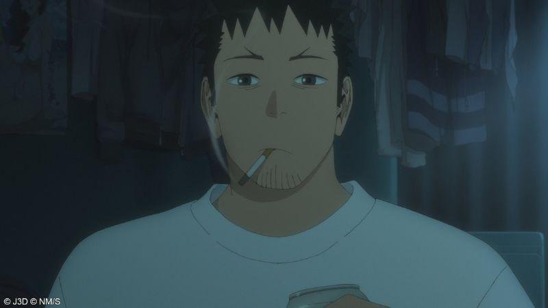 Na imagem podemos ver o personagem Kafka do anime Kaiju No.8, fumando em seu quarto.