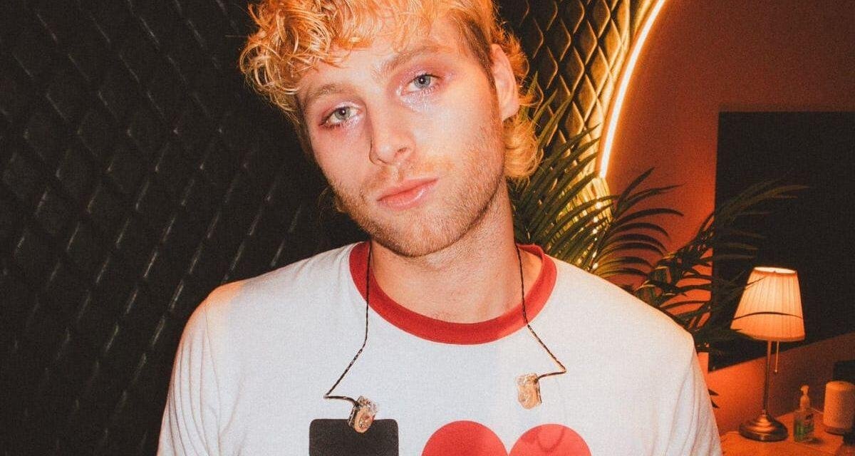 Luke Hemmings lança clipe de ‘Shakes’, single de seu novo EP solo