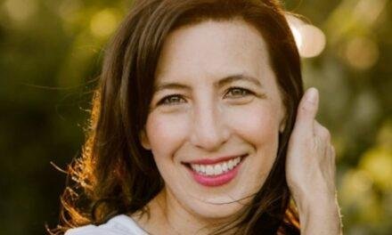 Entenda: Como Stephanie Garber foi seis vezes autora best-seller?