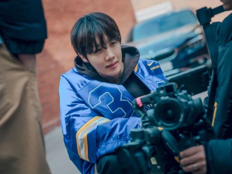 J-Hope para a série documental 'HOPE ON THE STREET'