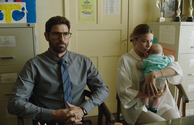 Pandora Filmes divulga trailer oficial do filme UMA FAMÍLIA FELIZ Protagonizado por Grazi Massafera e Reynaldo Gianecchini. que aparecem na imagem.