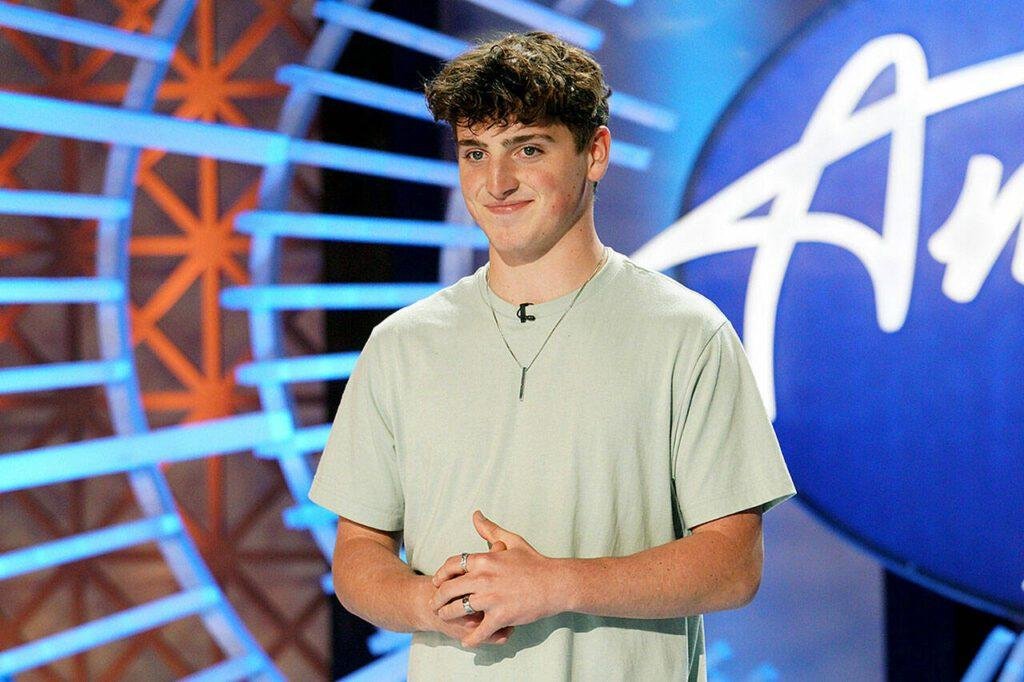 Benson Boone participando do Americal Idol em 2021