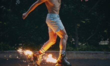 Review | Benson Boone retrata intensidade e paixão no álbum ‘Fireworks & Rollerblades’