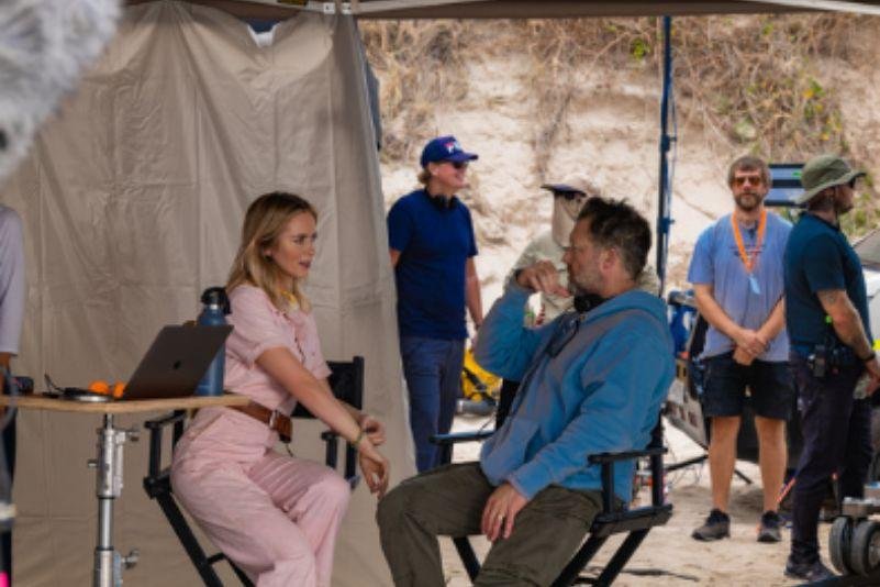 Emily Blunt e David Leitch nos bastidores de O Dublê Crédito © Universal Studios