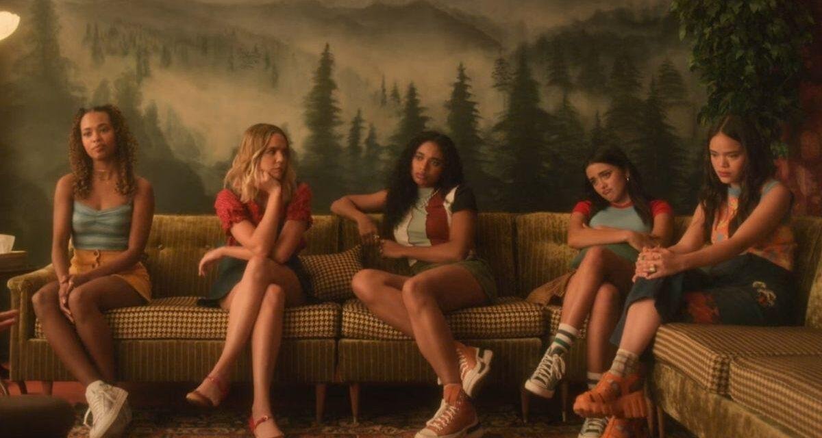 Pretty Little Lias: Curso de Verão ganha trailer recheado de mistério
