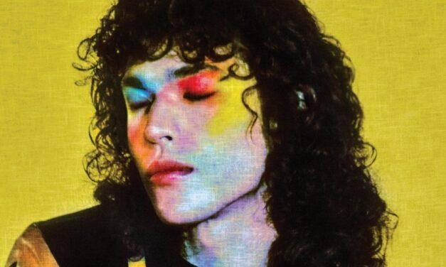 Review | Conan Gray explora vulnerabilidades com synth-pop dos anos 80 em ‘Found Heaven’
