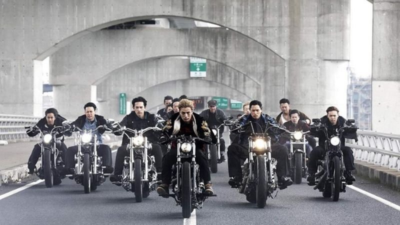 Personagens do filme High & Low, andandod e moto