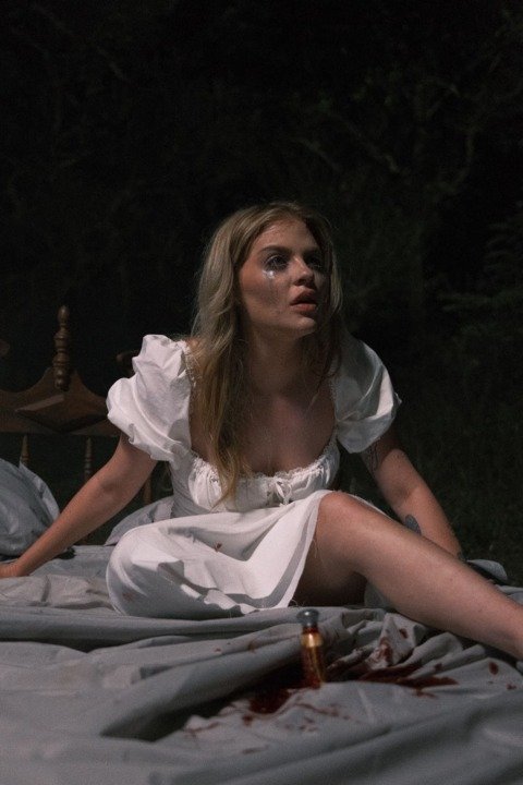 Luísa Sonza no filme "Escândalo Íntimo"