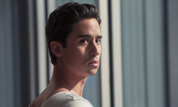Michael Hsu Rosen entra para elenco de The Sex Lives Of College Girls