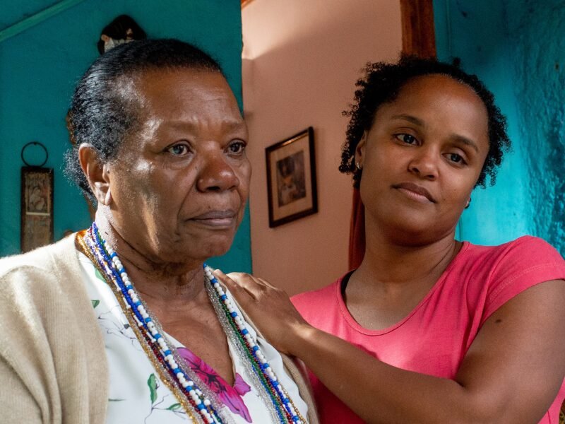 Neusa Borges e Cintia Rosa em cena no filme A Festa de Léo