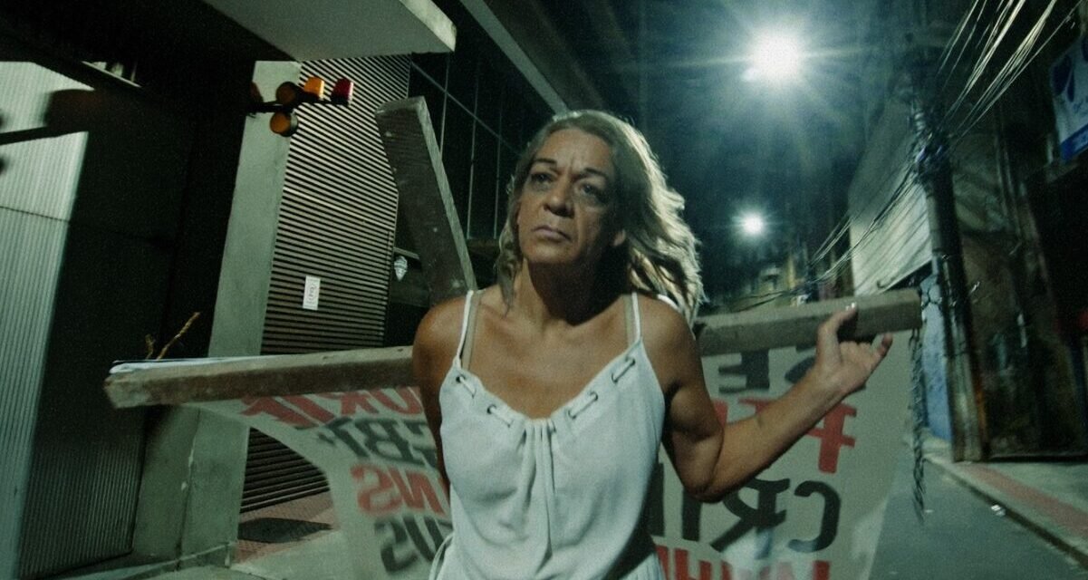 Crítica – “Toda Noite Estarei Lá” é o retrato da luta trans por direitos