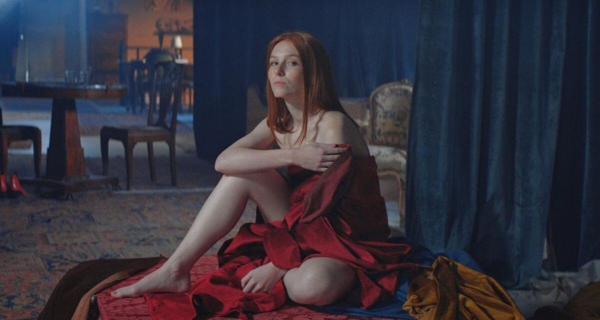 Crítica | Vermelho Monet: pinceladas que compõem uma obra cinematográfica