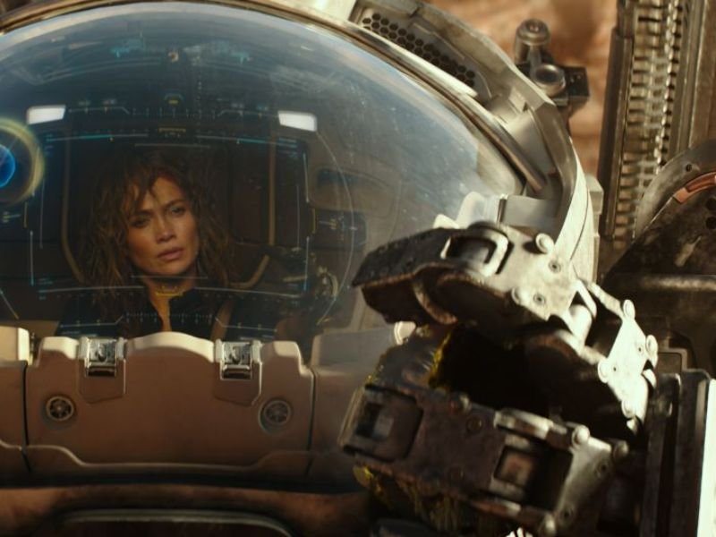 Jennifer Lopez no filme Atlas da Netflix