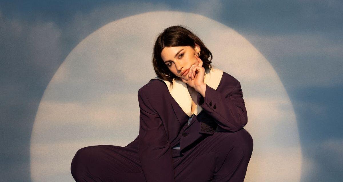 Gracie Abrams lança clipe de ‘Risk’, primeiro single do novo álbum