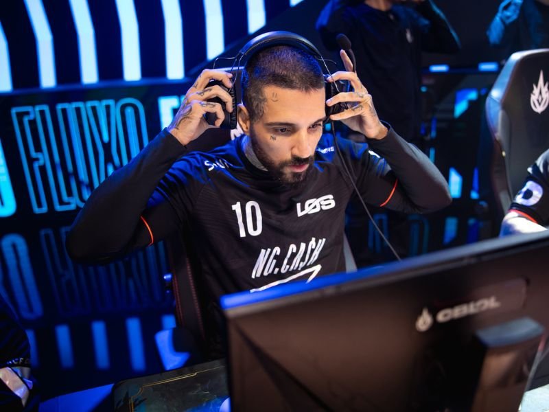 brTT jogador da LOS no CBLOL