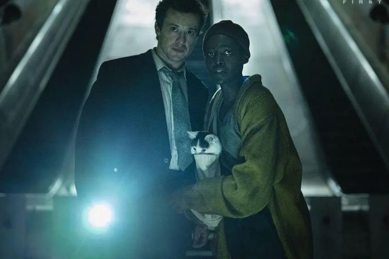 Joseph Quinn e Lupita Nyong'o em Um Lugar Silencioso Dia Um