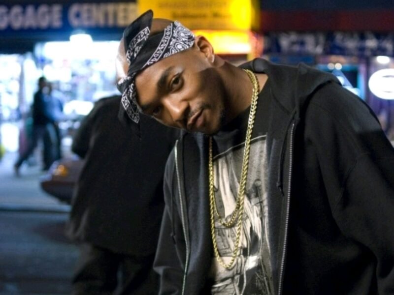 Tupac Shakur (Anthony Mackie)