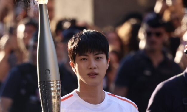 Jin, do BTS, é o primeiro representante no revezamento da Tocha Olímpica