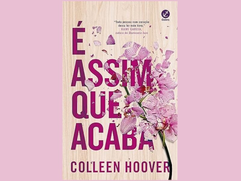  É assim que acaba, Colleen Hoover nos apresenta Lily, uma jovem que se mudou de uma cidadezinha do Maine para Boston, se formou em marketing e abriu a própria floricultura. 
