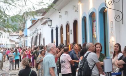 Flip causa polêmica ao proibir venda de livros