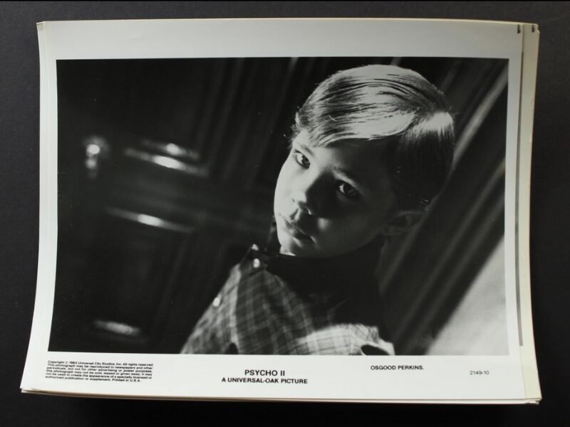 Oz Perkins como Norman Bates em Psicose III