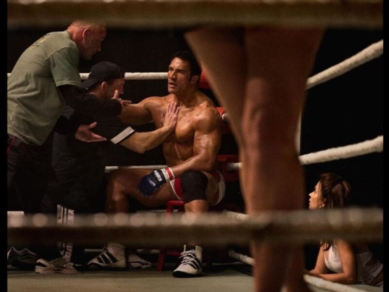 Dwayne Johnson como Mark Keer Campeão de artes marciais mistas e do UFC