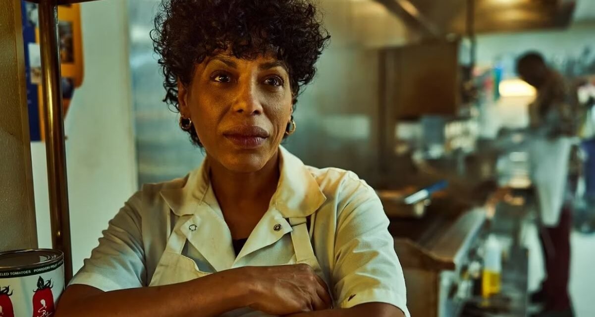 Liza Colón-Zayas vence categoria Melhor Atriz Coadjuvante em Série de Comédia no Emmy 2024