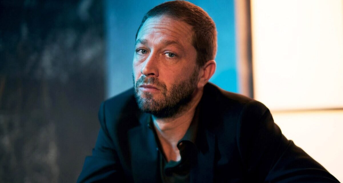 Ebon Moss-Bachrach vence categoria Melhor Ator Coadjuvante em Série de Comédia no Emmy 2024