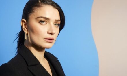 “O Casal Perfeito”: Conheça Eve Hewson, filha de Bono