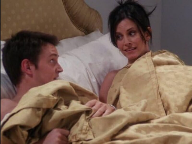 Chandler e Monica na pirmeira noite como casal