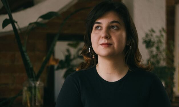 Ana Barros reflete sobre luto familiar em livro de estreia
