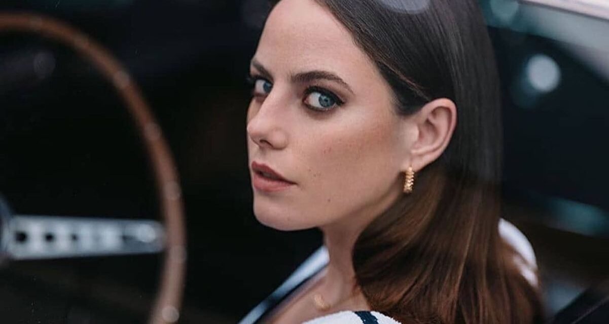 Quem é Kaya Scodelario, atriz da série Senna que tem laços com o Brasil?