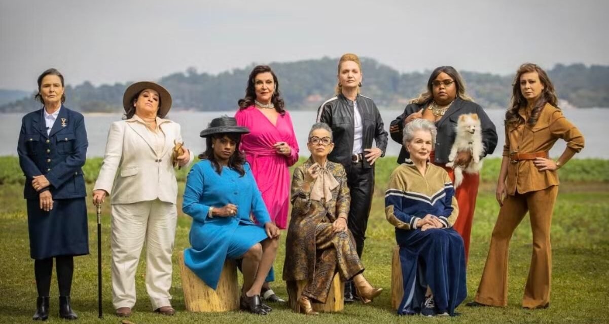 Crítica | “O Clube de Mulheres de Negócios” zomba para criticar com genialidade