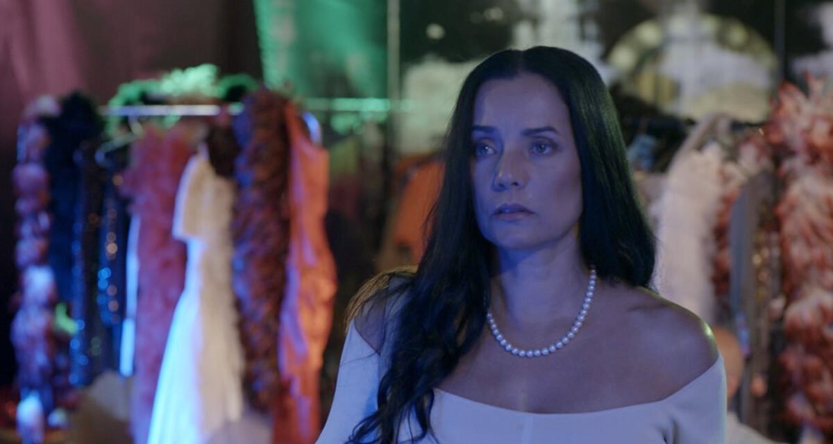 Mônica Carvalho aposta em recomeços com o filme “Estranhos na Noite”