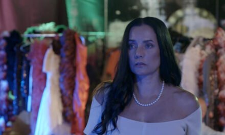Mônica Carvalho aposta em recomeços com o filme “Estranhos na Noite”
