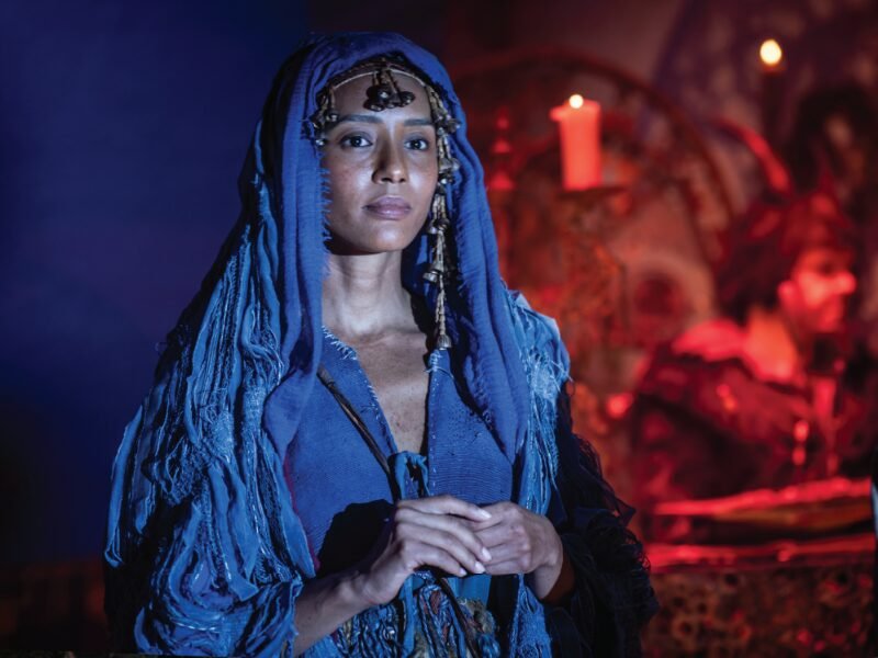 Tais Araújo com Compadecida em "O Auto da Compadecida 2"