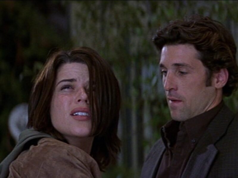Neve Campbell e Patrick Dempsey em cena de Pânico 3