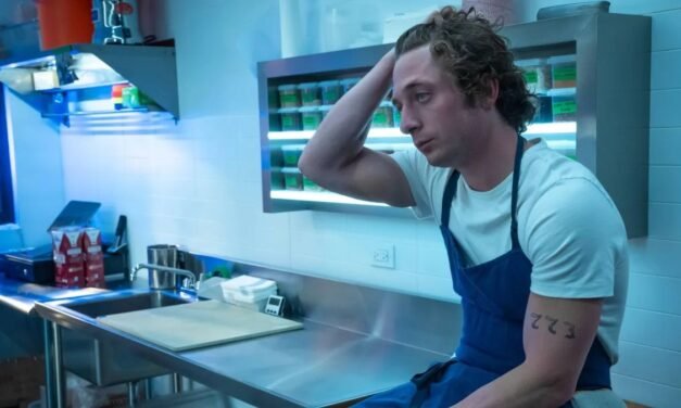 Globo de Ouro 2025 | Jeremy Allen White leva Melhor Ator em Série de Comédia ou Musical pela 3ª vez consecutiva
