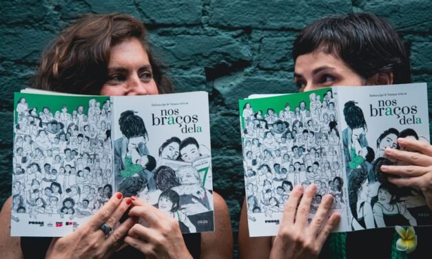 “Nos braços dela”: HQ aborda trabalho invisível do cuidado feminino