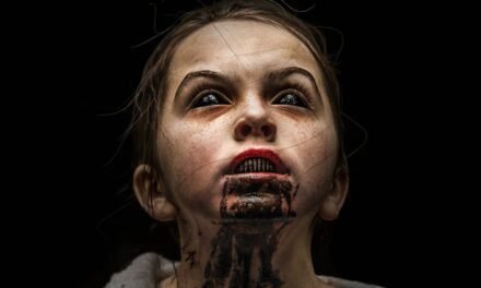 Crítica | A Garota na Escuridão (The Hollow Child)