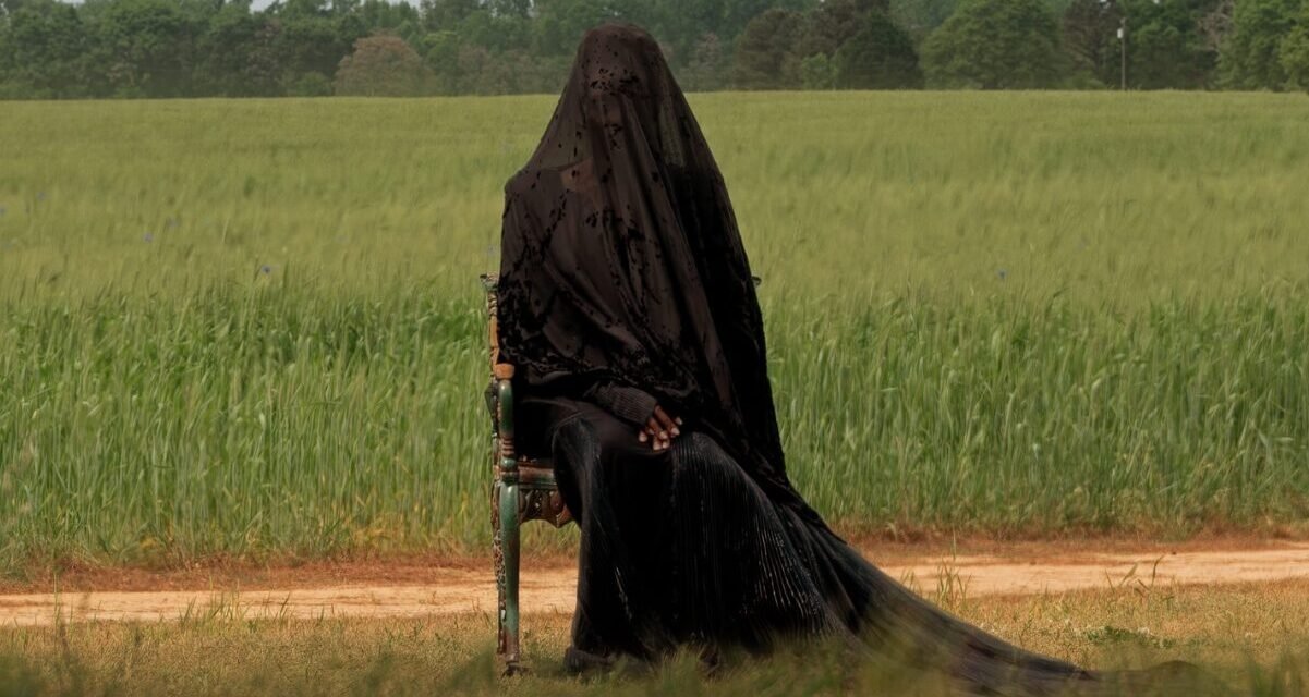 A Mulher no Jardim | Terror do diretor de Adão Negro ganha novo trailer