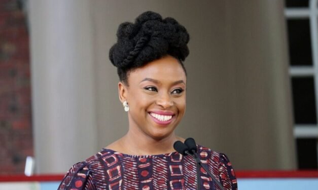 Chimamanda é presença confirmada na Bienal do Livro 2025