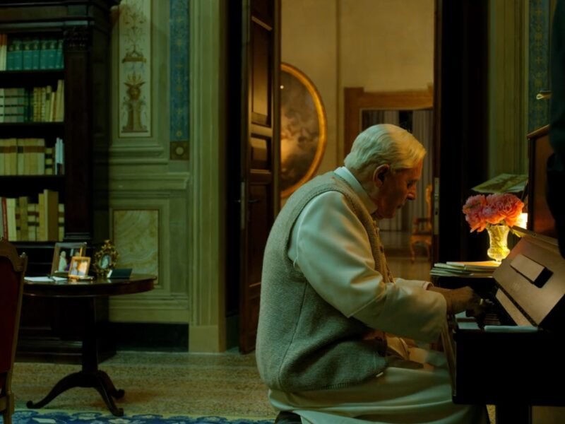 Anthony Hopkins como Bento 16