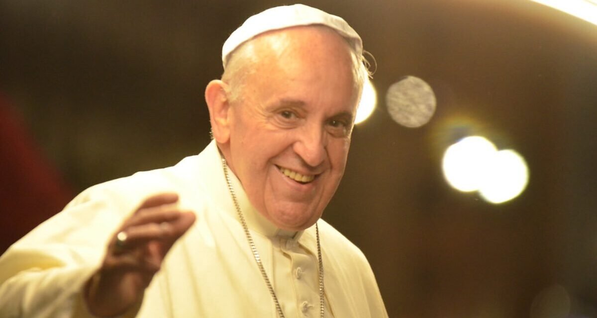 Autobiografia Esperança traz o legado do Papa Francisco
