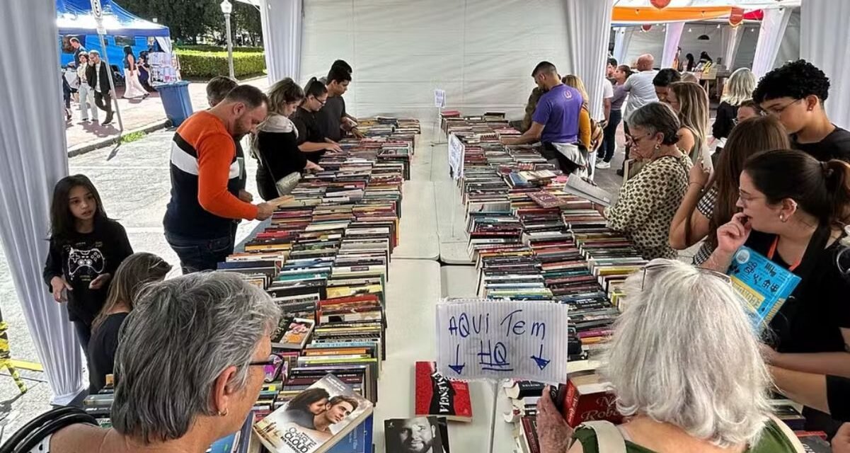 Sebo atrai público e vira destaque na Flipoços